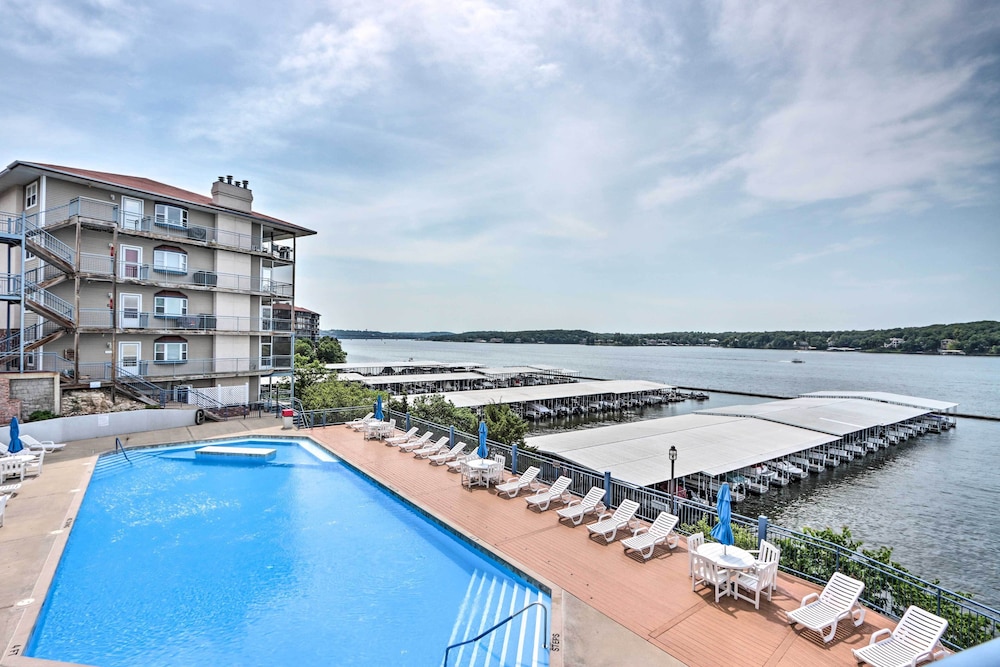 Pool Access Water Views Lake Ozark Condo — 4-Star Luxury Hotel in Lake Ozark, United States