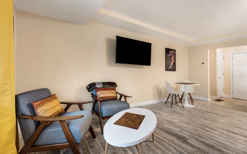 Bend Riverside Inn & Suites - photo 258