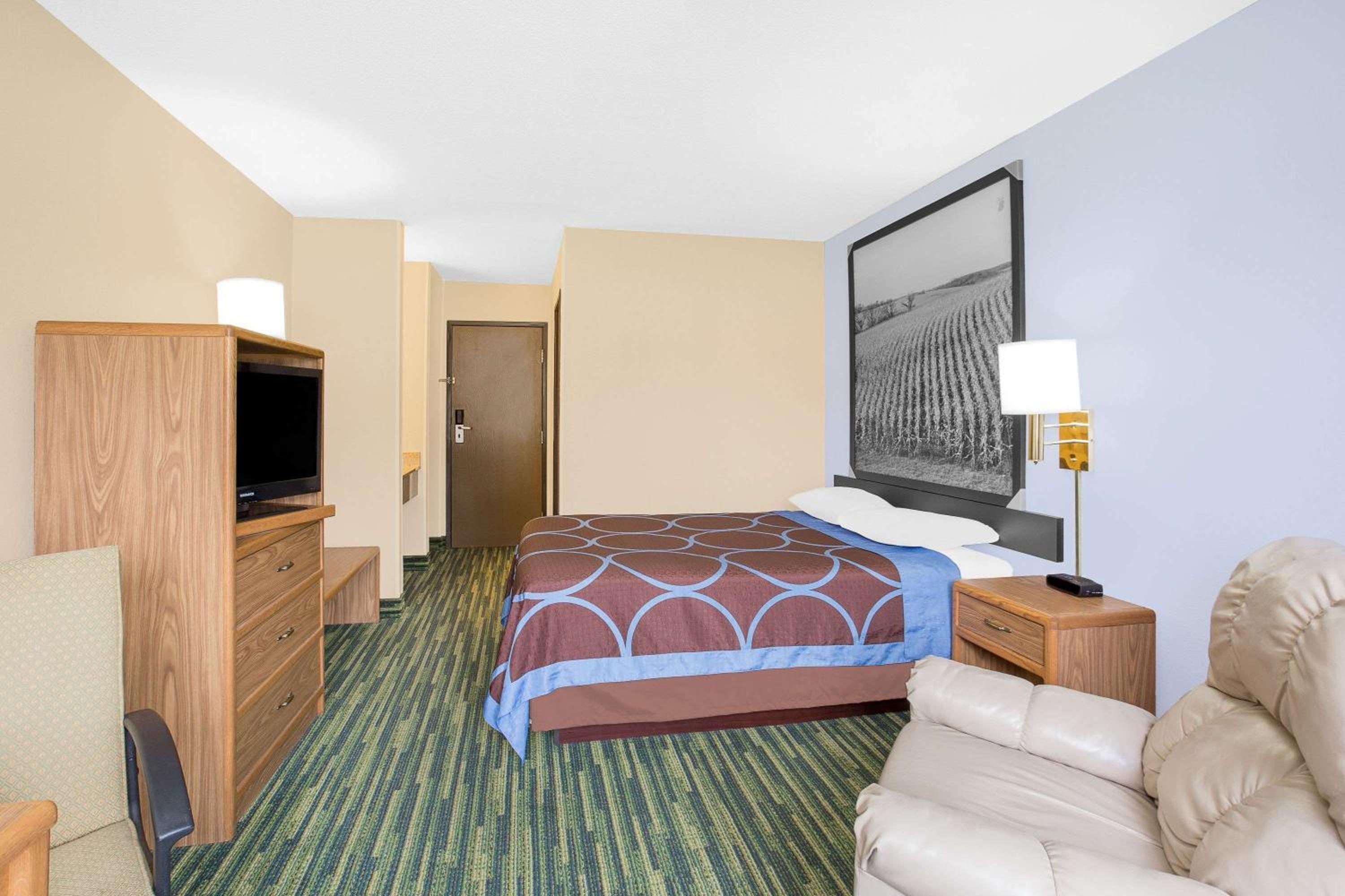 Boarders Inn & Suites by Cobblestone Hotels Waterloo Cedar Falls - photo 6