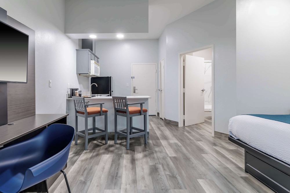 Studio 6 Suites Brenham TX - photo 25