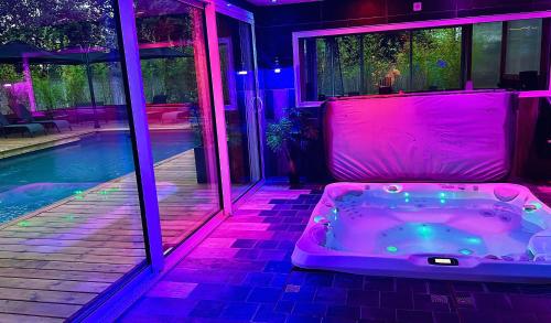 Lincontournable Jaccuzi Piscine Sauna Hammam in Challans, France