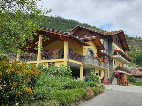 Rayon de Soleil Cir 0016 Allein — 4-Star Luxury Hotel in Aosta, Italy