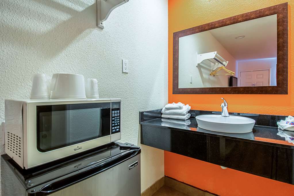 Motel 6 Bakersfield CA Airport - photo 15