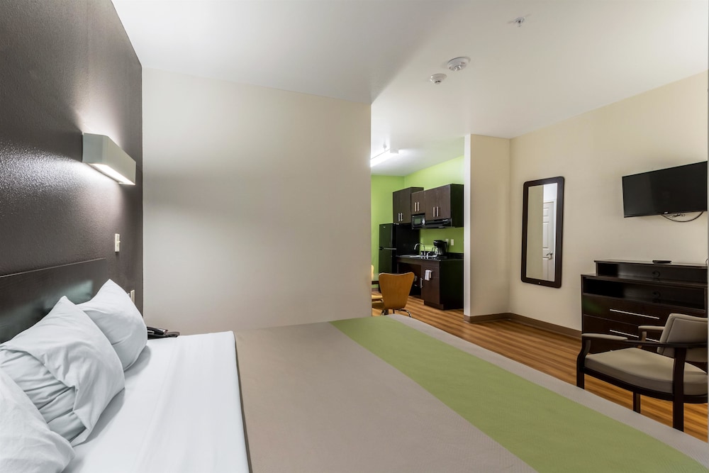 Super 8 by Wyndham Kenedy - photo 14