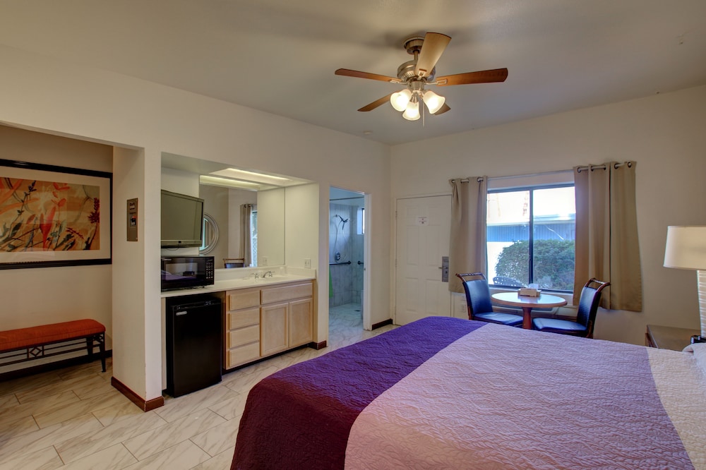 CCBC Resort Hotel A Gay Men's Resort - photo 12