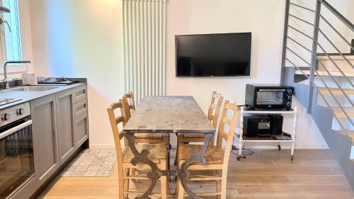 SE165 Senigallia trilocale in centro con terrazzo e aria condizionata — 4-Star Luxury Hotel in Senigallia, Italy