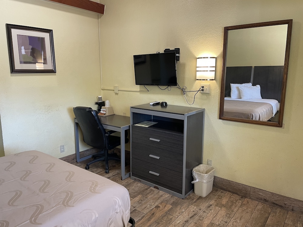 EverGreen Inn & RV - photo 16