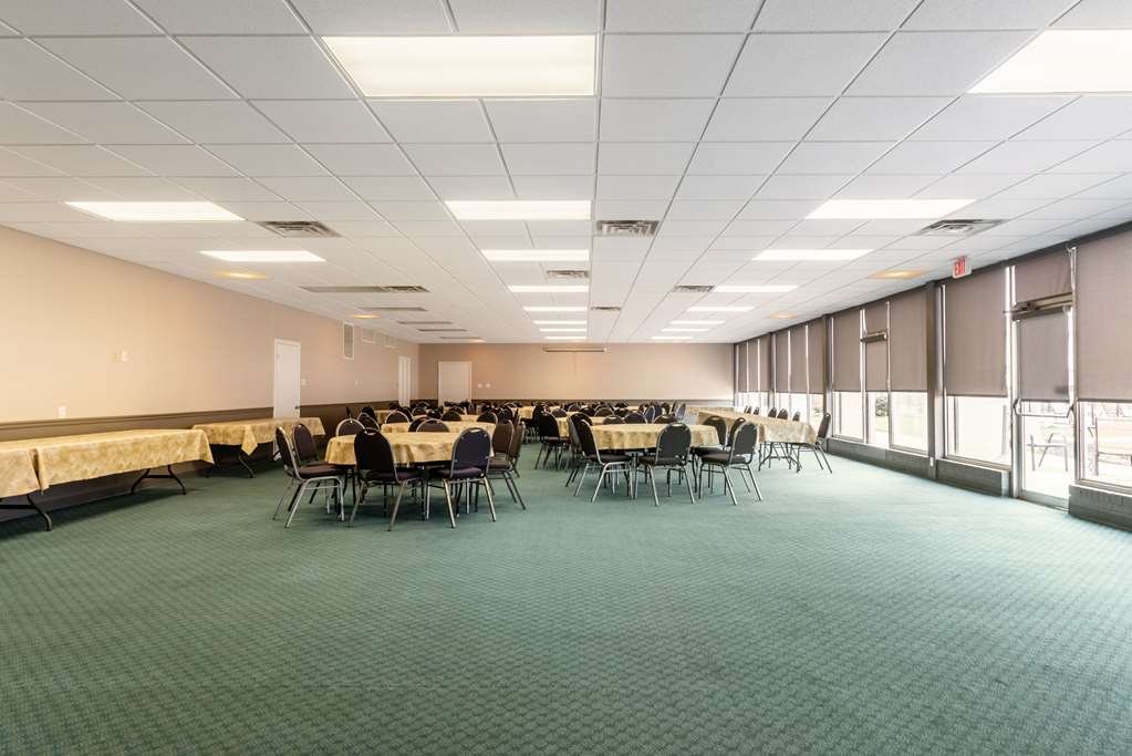 Quality Inn & Suites Vandalia near I 70 and Hwy 51 - photo 41
