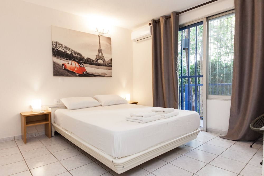 Kallithea Charming New 1BR Apartment — 4-Star Luxury Hotel in Kallithea, Greece