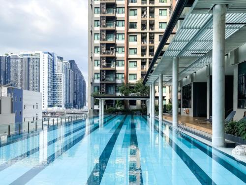 Luxury City Scape 2BR Ultra Fast Wifi Asoke