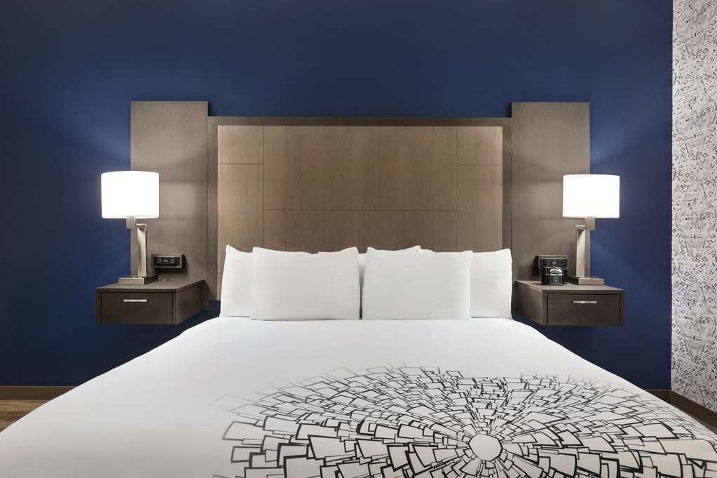 La Quinta Inn & Suites by Wyndham Rock Hill - photo 17