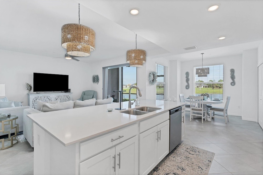 14041 Heritage Landing Unit 613 — 4-Star Luxury Hotel in Burnt Store Marina, United States