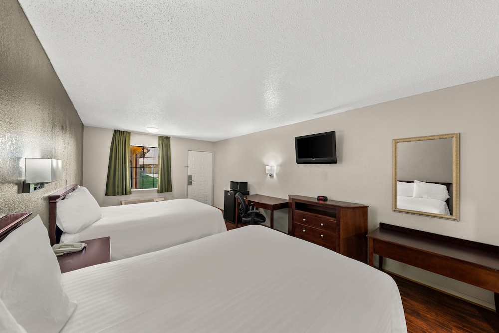 Americas Best Value Inn Bonham - photo 4