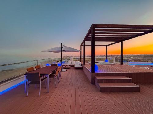 Luxury Seafront with Private Parking And Beach — 4-Star Luxury Hotel in Civitanova Marche, Italy