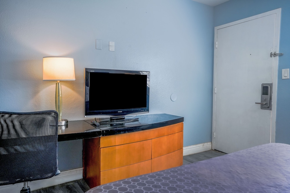 Economy Inn Buttonwillow Bakersfield I 5 - photo 6