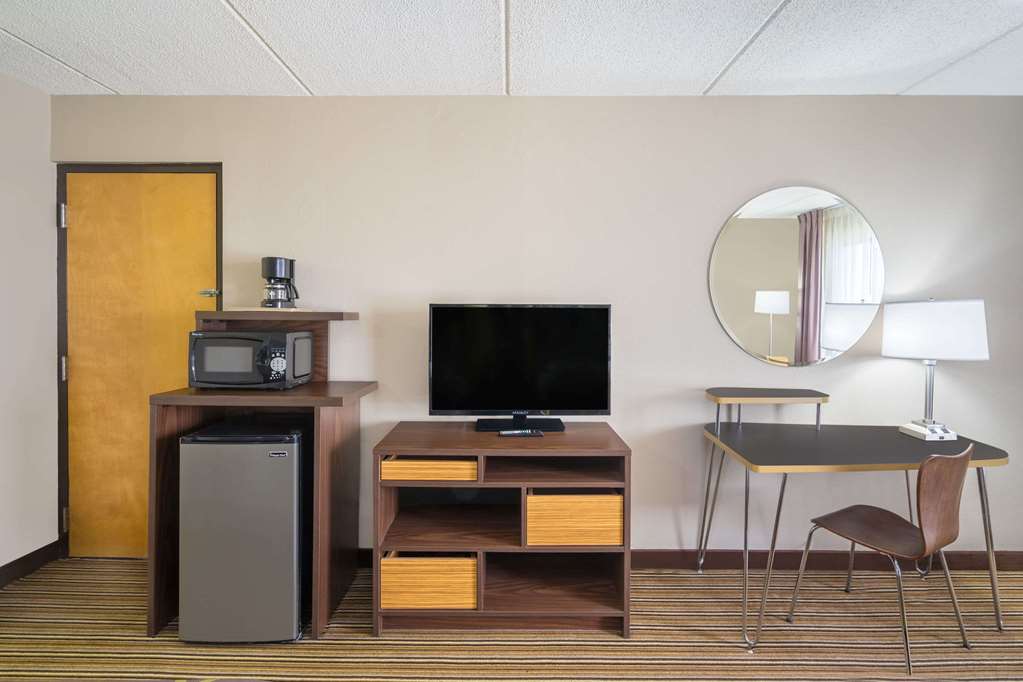Super 8 by Wyndham Knoxville North Powell - photo 6