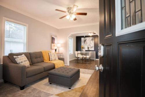 The Corner Cottage Contemporary 2Bd In Peoria — 4-Star Luxury Hotel in Peoria, United States