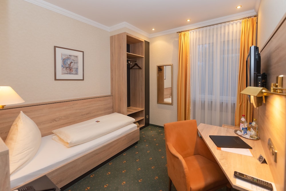 Hotel am Schloss — Illertissen — photo 4