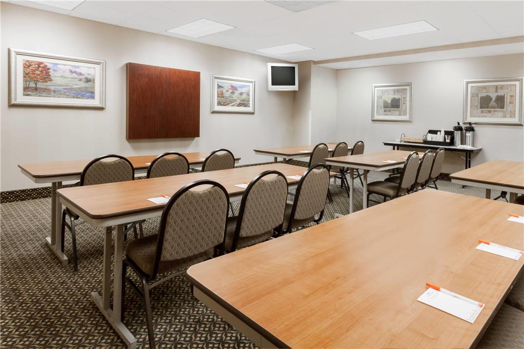 Howard Johnson by Wyndham Evansville East - photo 24