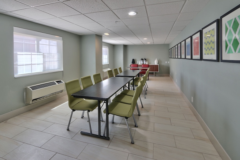 Holiday Inn Express Santa Rosa By Ihg - photo 23