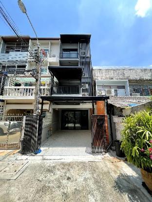 4Beds 4Baths New Renovated Entire House BTS Ekkamai