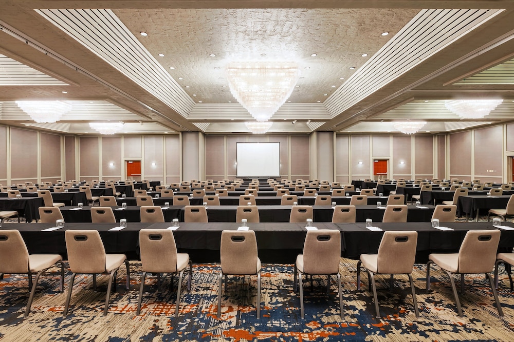 Crowne Plaza Columbus North Worthington by IHG - photo 38