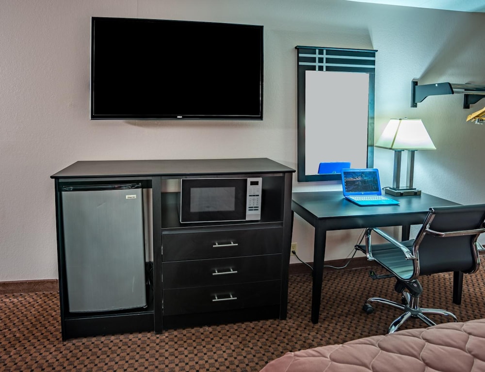 Prime Rate Inn - photo 7