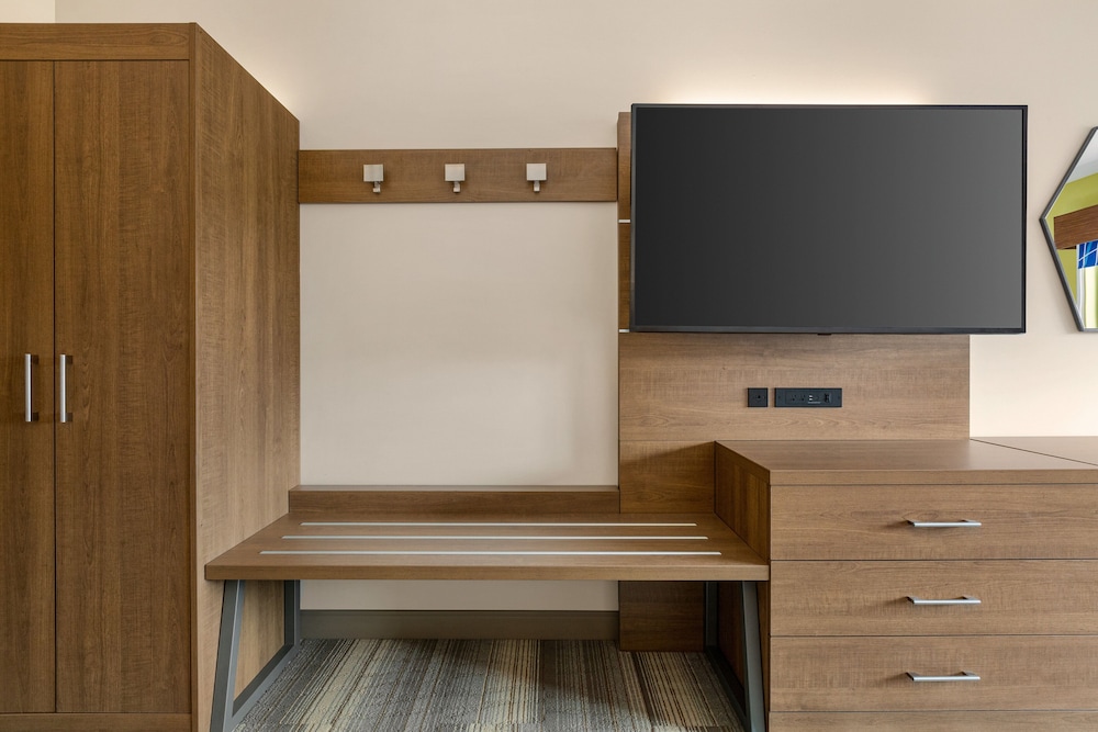 Holiday Inn Express and Suites Ukiah by IHG - photo 27