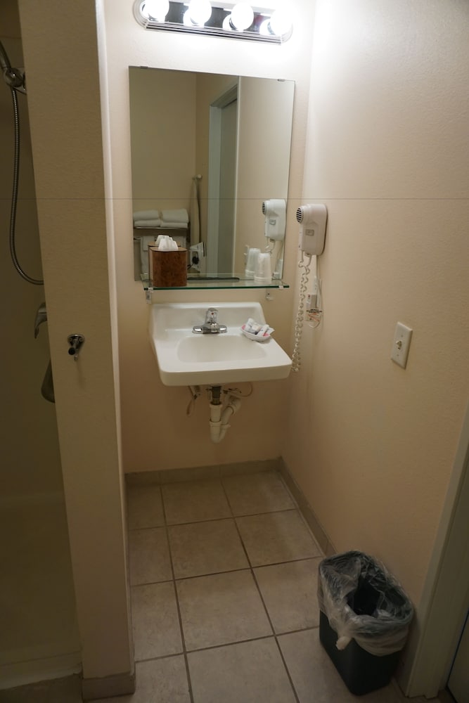 River Hills Hotel - photo 39