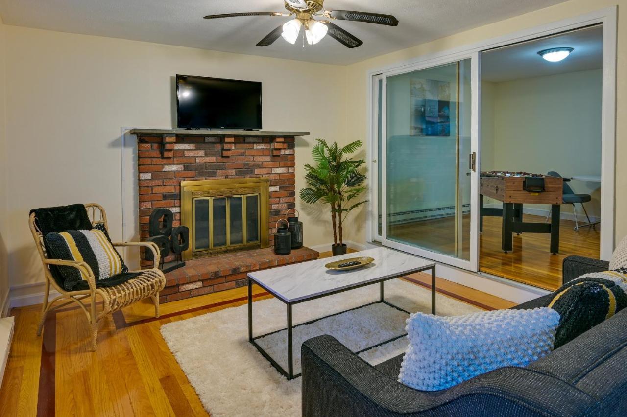 Boston Duplex with Foosball Table 11 Mi To Downtown