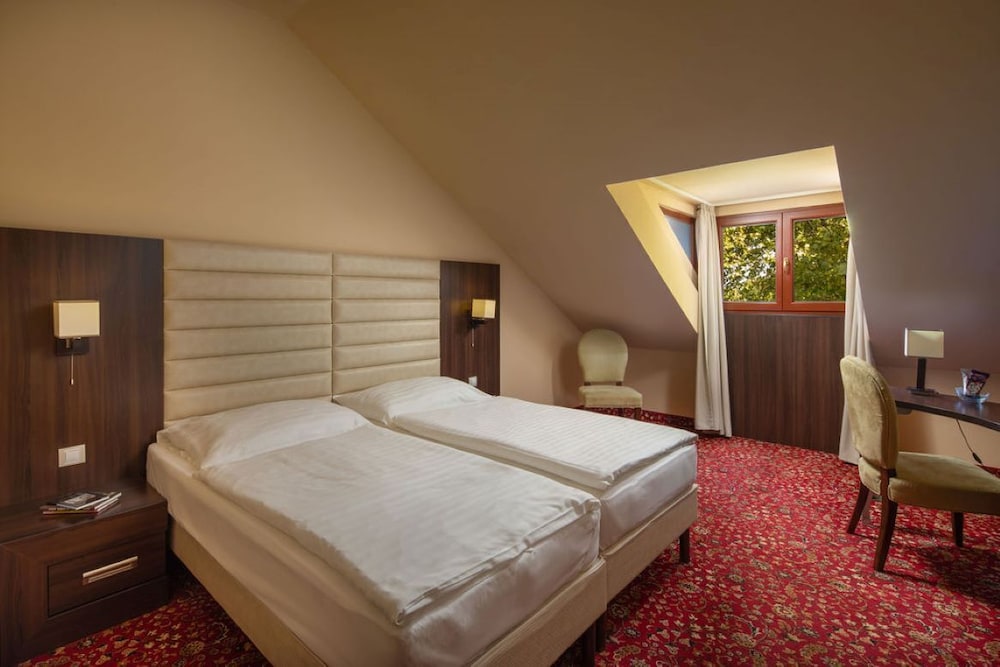 Kristály Imperial Hotel — Tata — photo 4