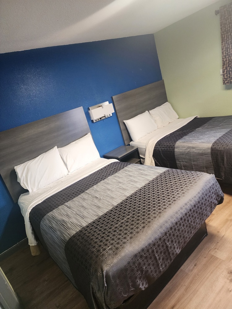 Plaza Motel - photo 21
