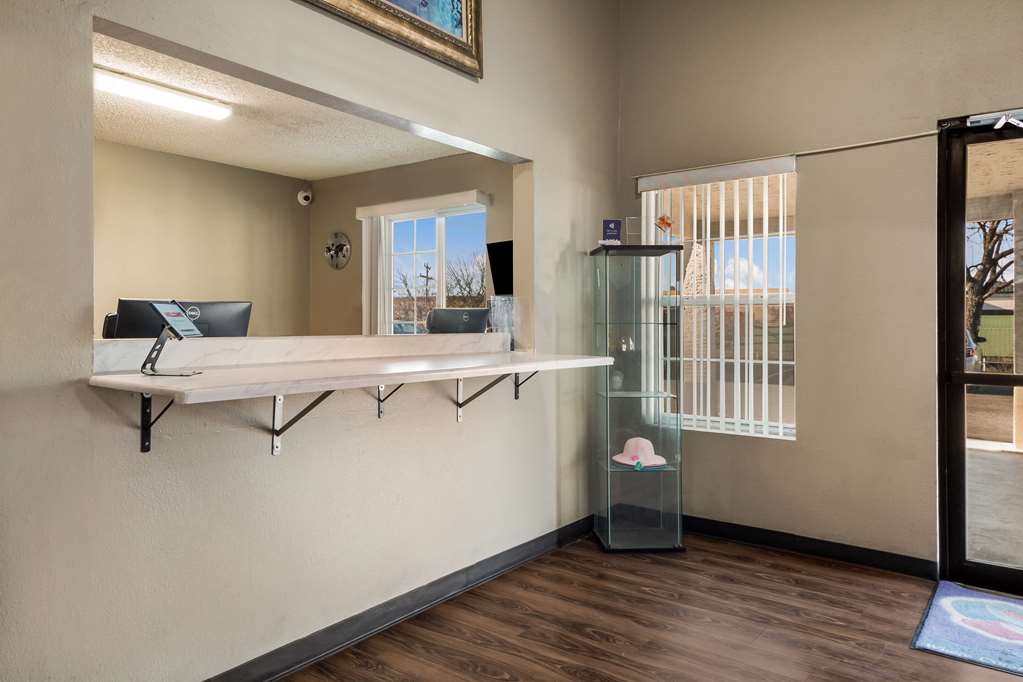 Econo Lodge San Antonio near SeaWorld Medical Center - photo 4