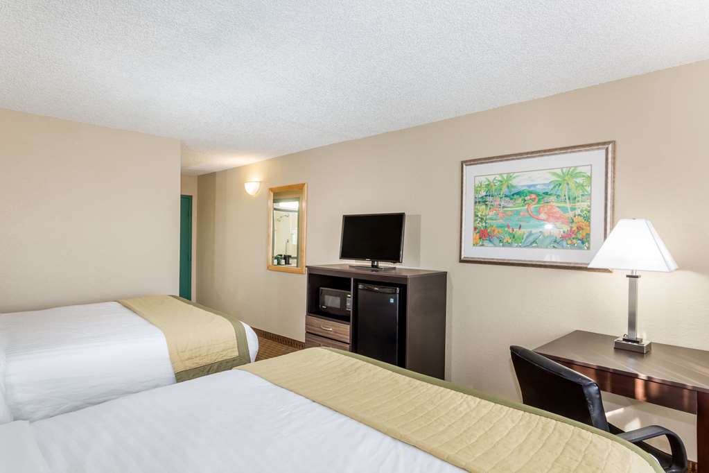 Baymont by Wyndham Fort Myers Airport - photo 11