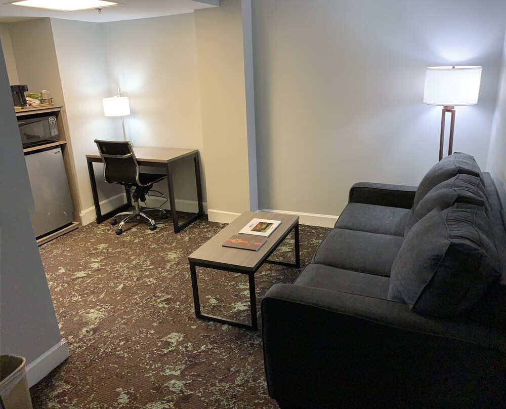 The Inn On Broadway - photo 21