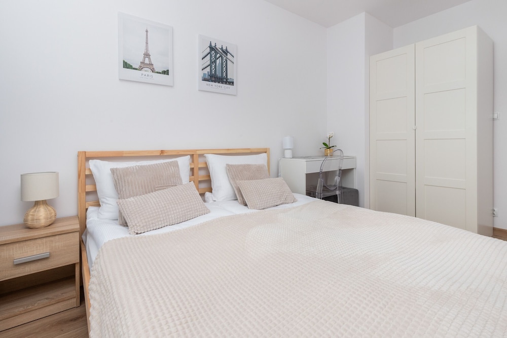 Bright Apartment with Private Garden and Accepting Pets by Noclegi Renters — 4-Star Luxury Hotel in Gdansk, Poland
