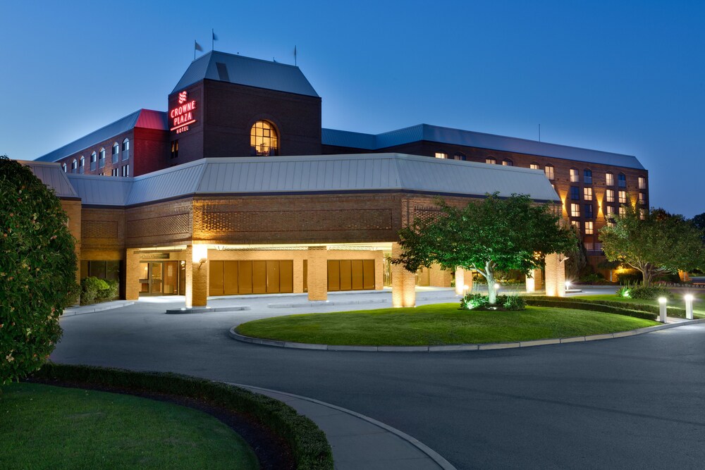 Crowne Plaza Providence Warwick Airport by IHG - carbon neutral hotel in Warwick