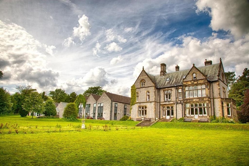 YHA Castleton Losehill Hall Hostel — 4-Star Luxury Hotel in Hope Valley, United Kingdom