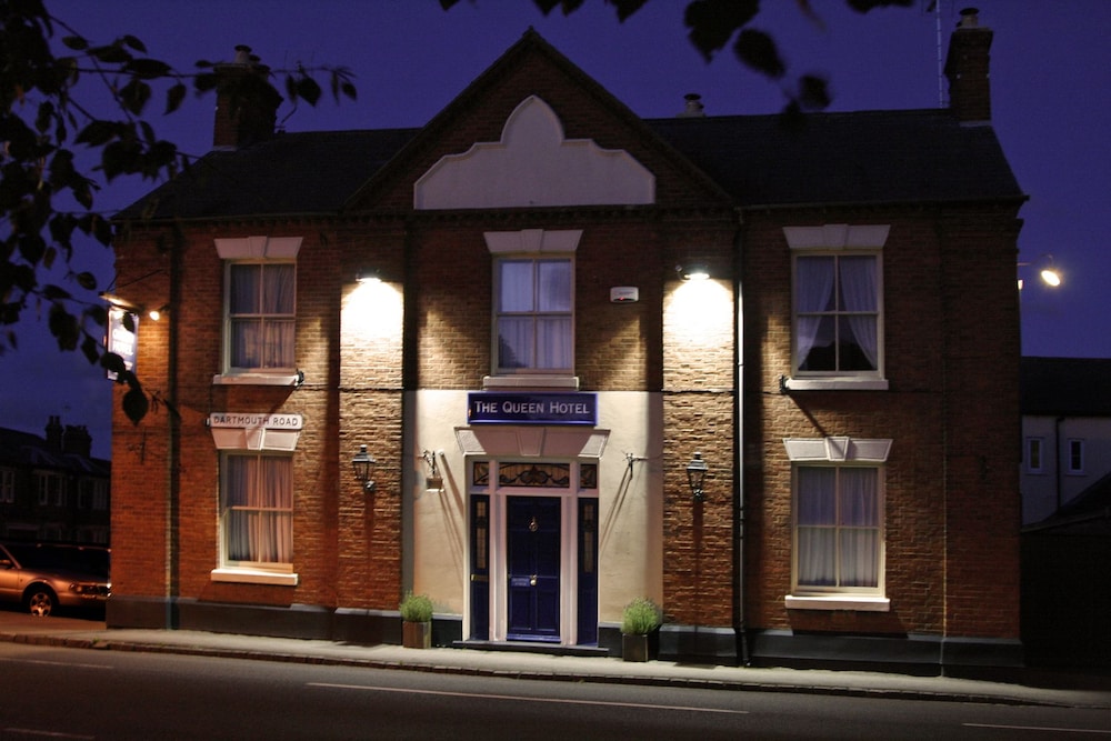 The Queen Hotel - last minute hotel in Olney