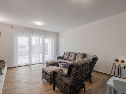 Holiday Home Milutin 1 Four Bedroom Holiday Home with Private Pool — 4-Star Luxury Hotel in Vrsi, Croatia
