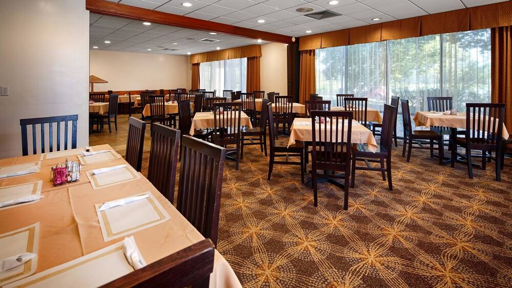 Best Western Crossroads Inn - photo 13