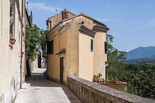 Il Feudo di Sant'Agata — 4-Star Luxury Hotel in Sant'agata De'goti, Italy