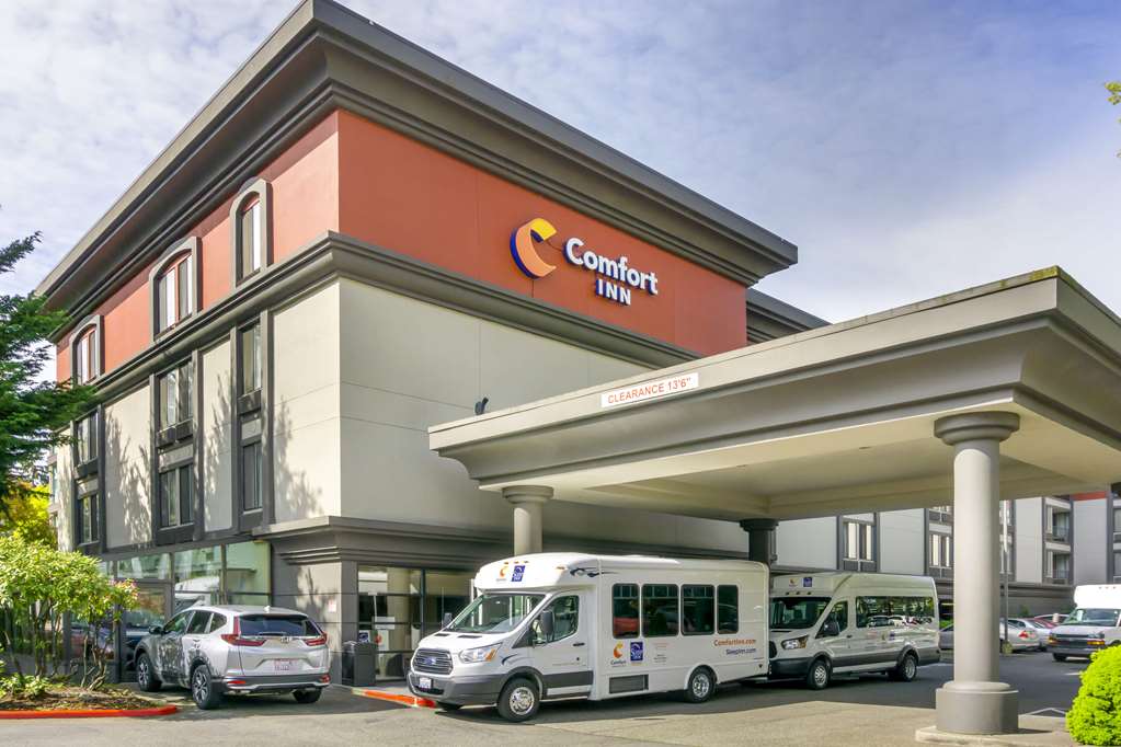 Comfort Inn & Suites Sea Tac Airport - carbon neutral hotel in Seatac