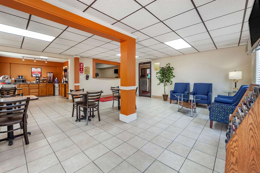 Econo Lodge Hays I 70 - photo 5