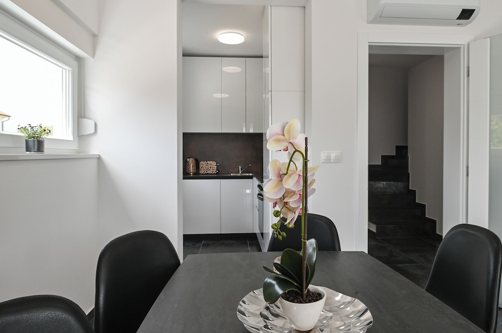 Pool apartments Banta A — 4-Star Luxury Hotel in Novalja, Croatia