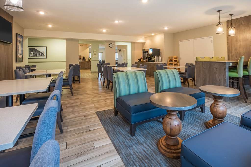 La Quinta Inn & Suites by Wyndham Newport - photo 8