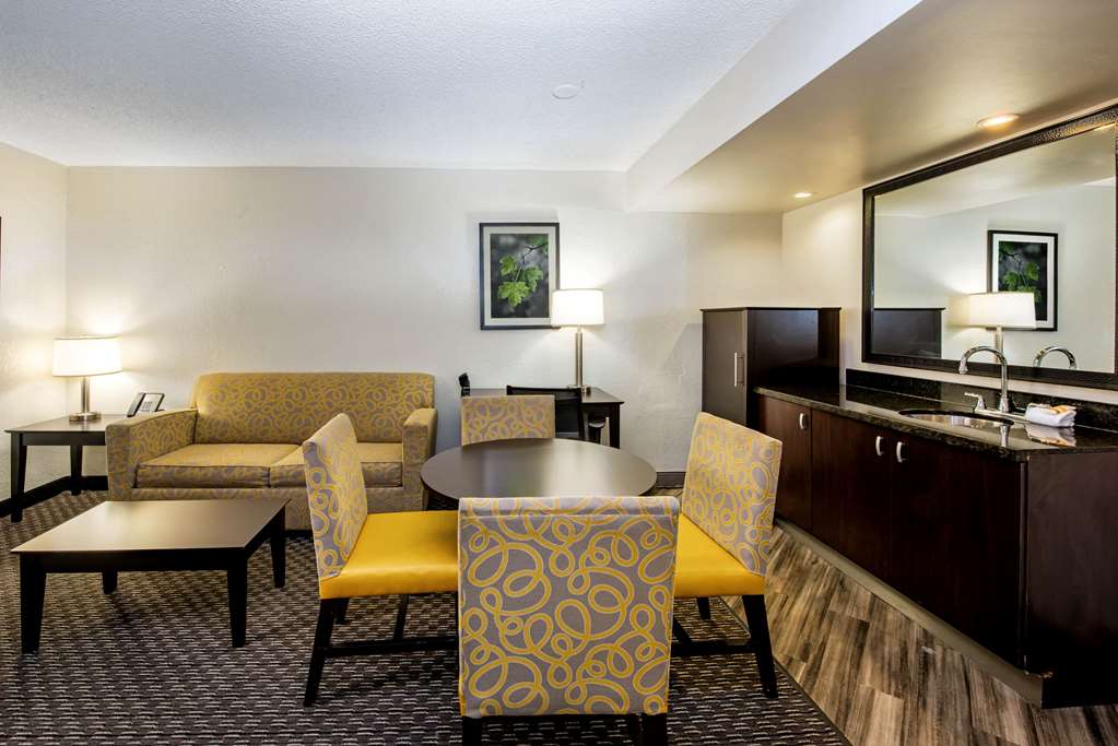 La Quinta Inn & Suites by Wyndham Fort Lauderdale Tamarac - photo 34