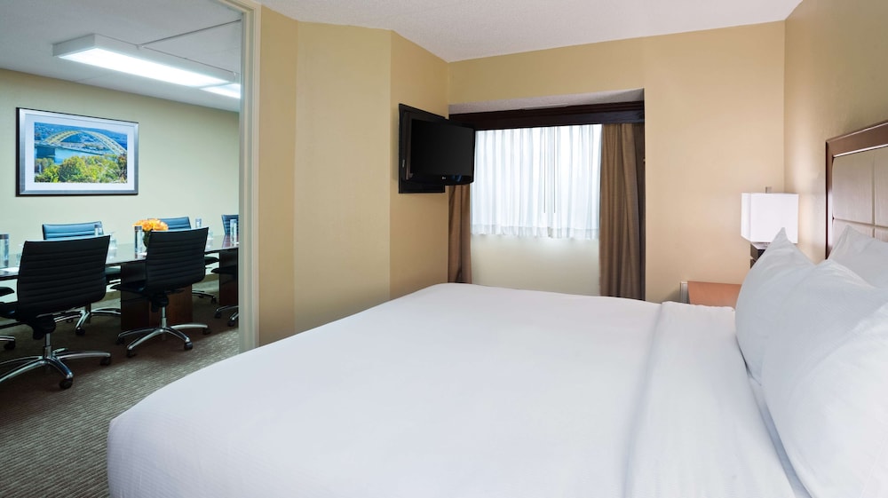 DoubleTree Suites by Hilton Hotel Cincinnati Blue Ash - photo 11