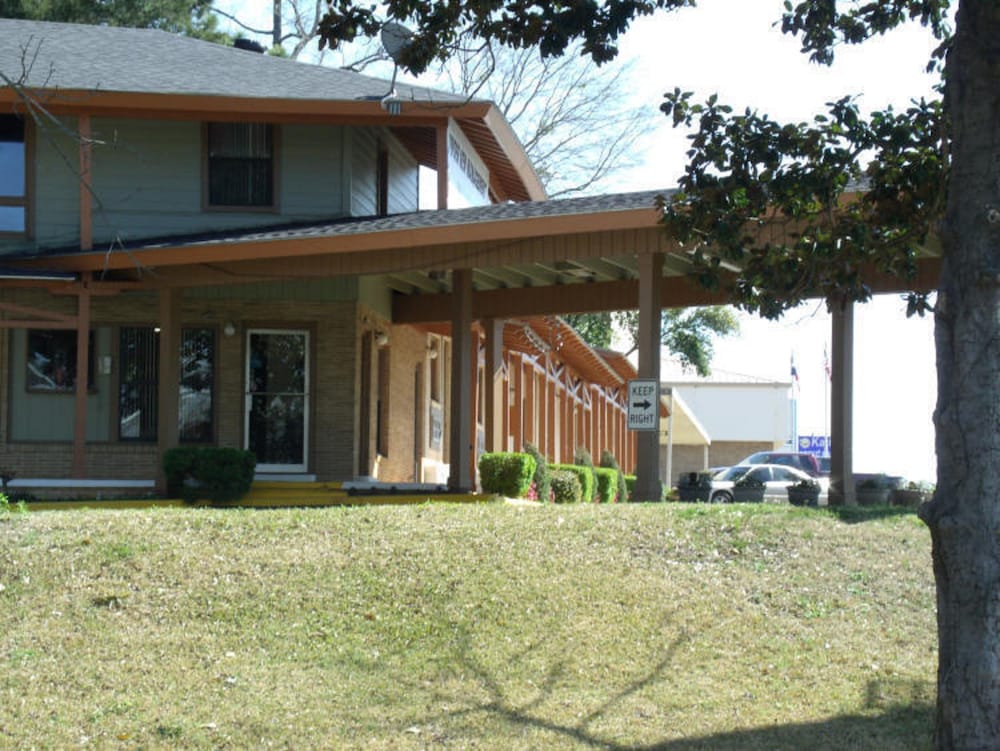 Woodlawn Hills Motel - photo 20