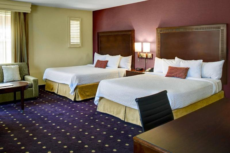 Courtyard by Marriott Kansas City Country Club Plaza - photo 24
